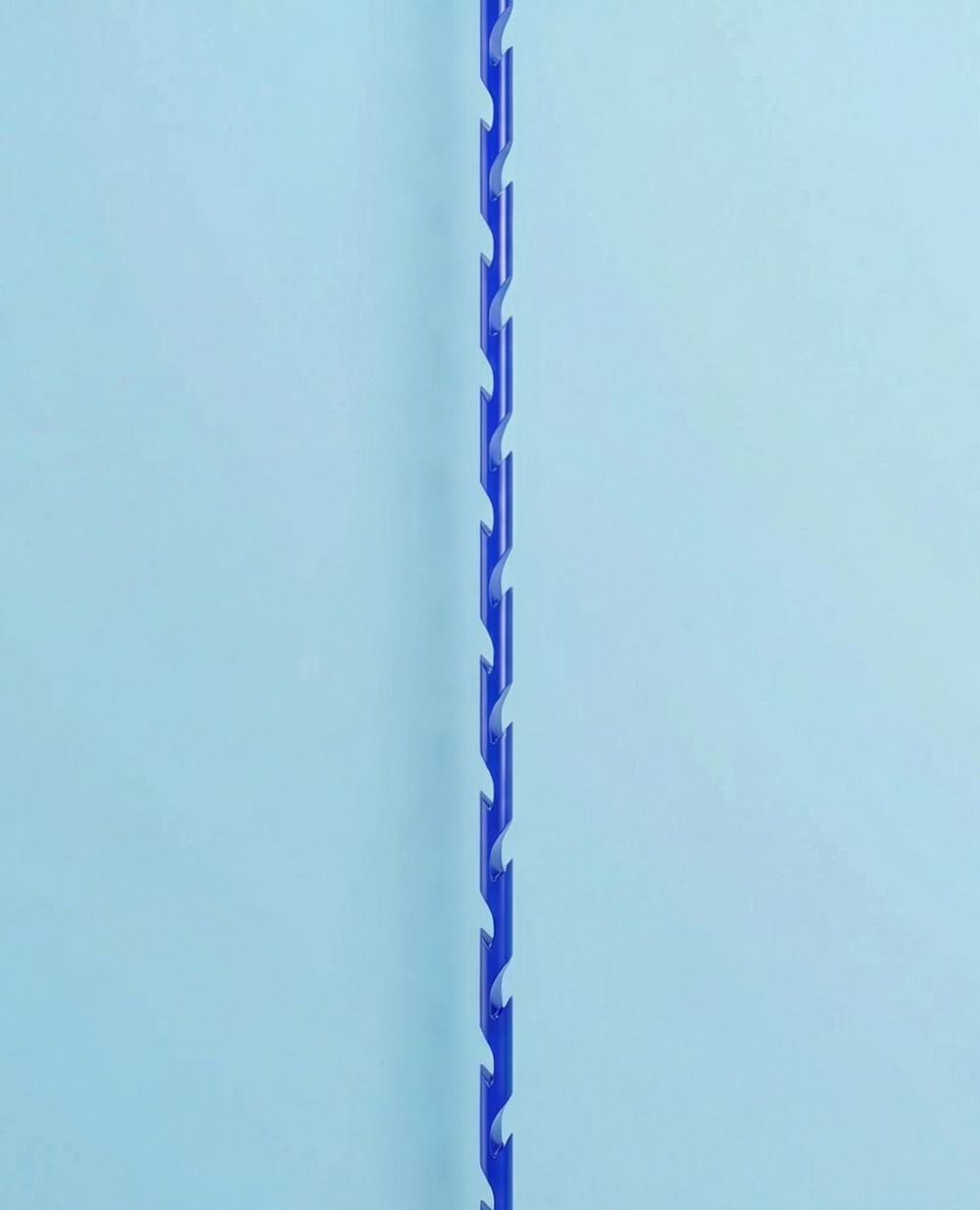 Barbed thread close-up